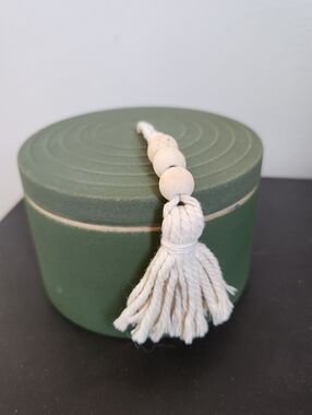 Ceramic/Clay Decorative Dish With Lid With Evergreen Scent